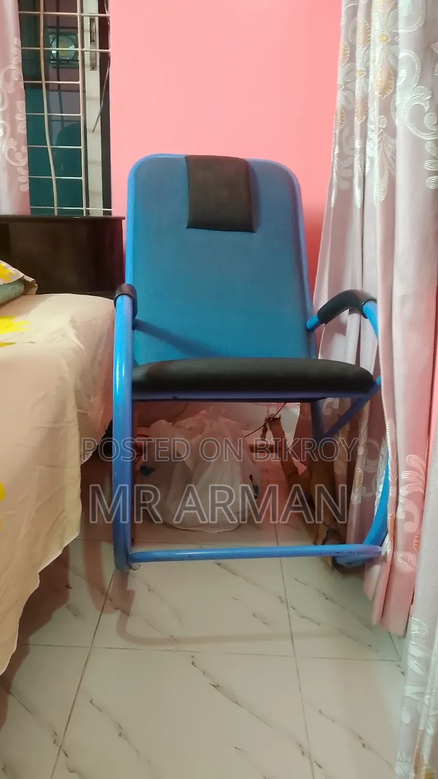Want to sell the chair, it is still in new condition and wrapped