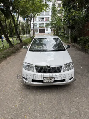 টয়োটা করোলা ২০০৫ সাদা