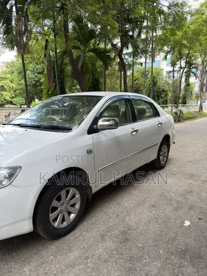 টয়োটা করোলা ২০০৫ সাদা
