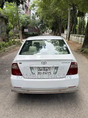 টয়োটা করোলা ২০০৫ সাদা