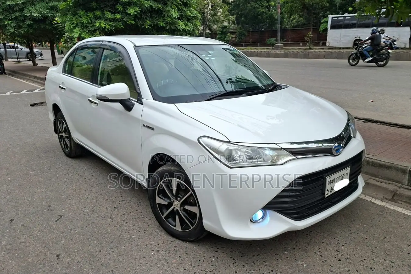 Toyota Axio 1.5 Hybrid 2WD 2017 White