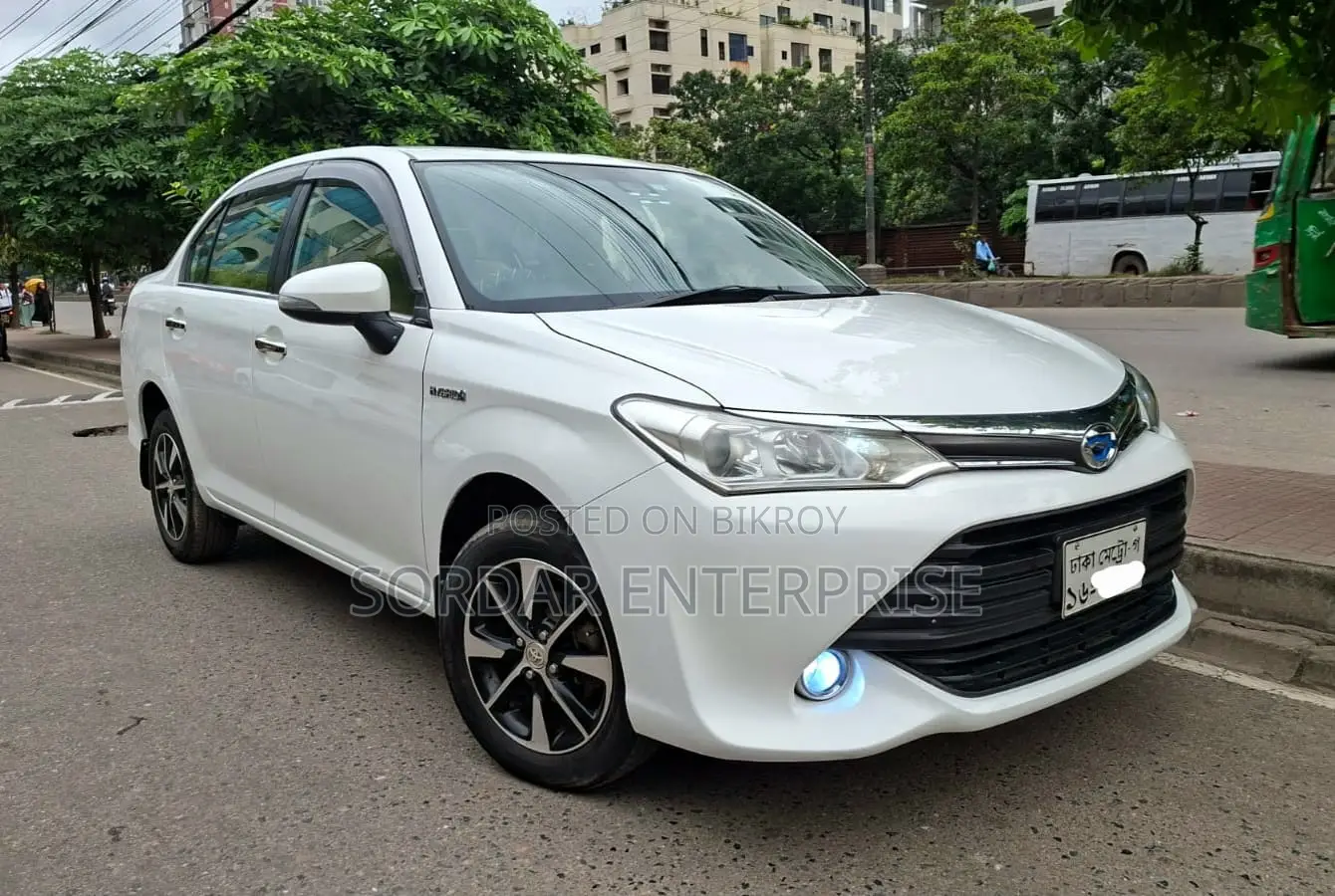 Toyota Axio 1.5 Hybrid 2WD 2017 White