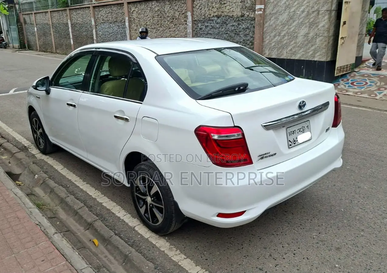 Toyota Axio 1.5 Hybrid 2WD 2017 White