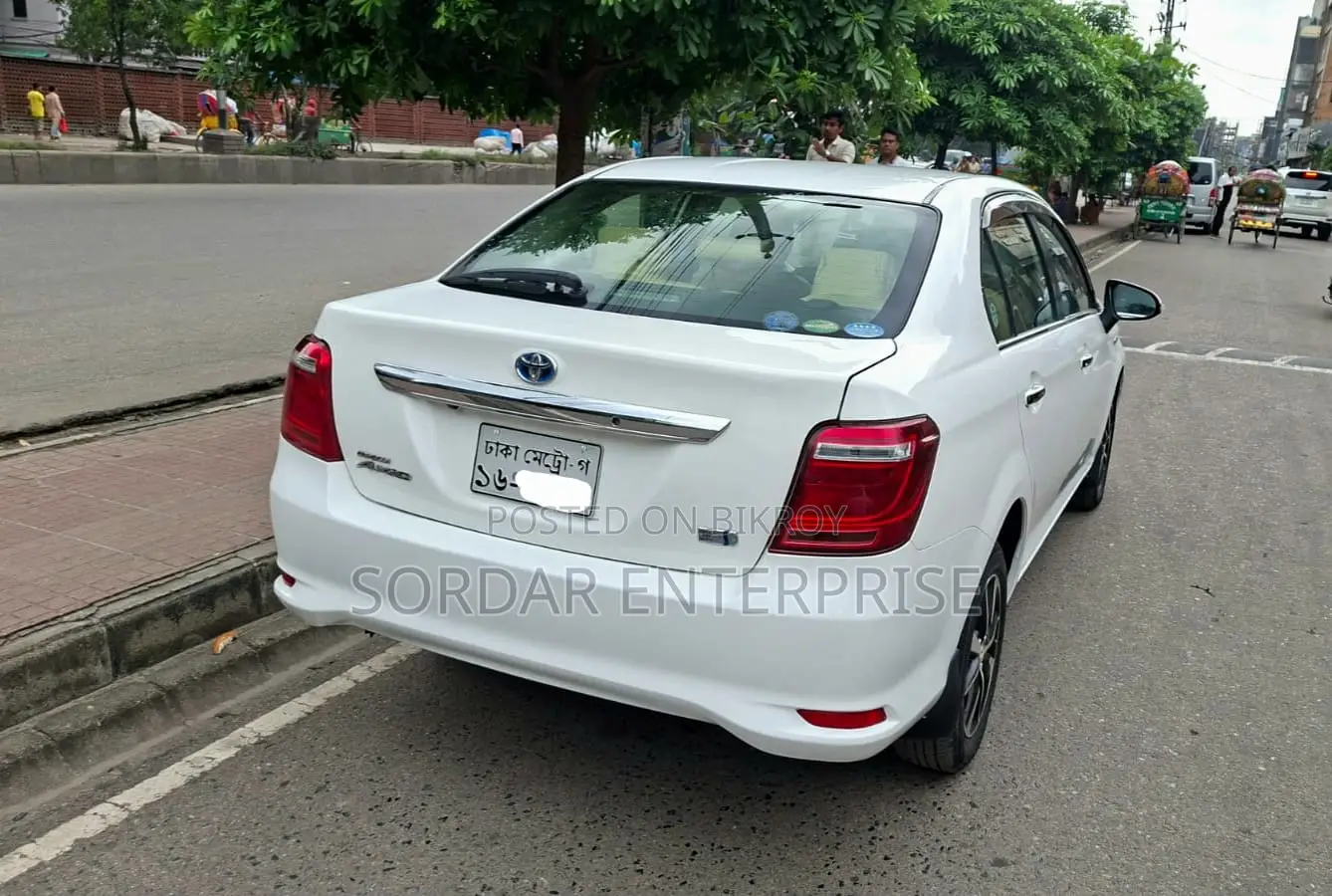 Toyota Axio 1.5 Hybrid 2WD 2017 White