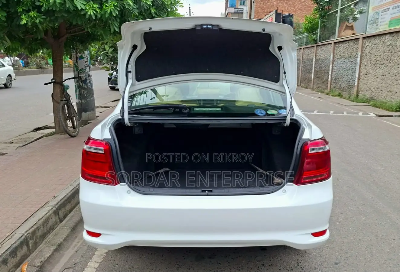Toyota Axio 1.5 Hybrid 2WD 2017 White