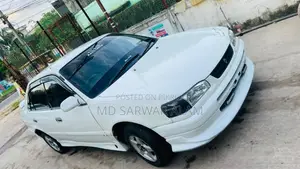 টয়োটা করোলা ১৯৯৬ সাদা