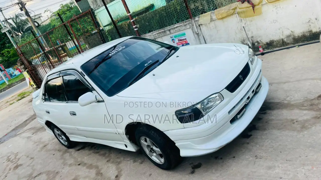 Toyota Corolla 1996 White