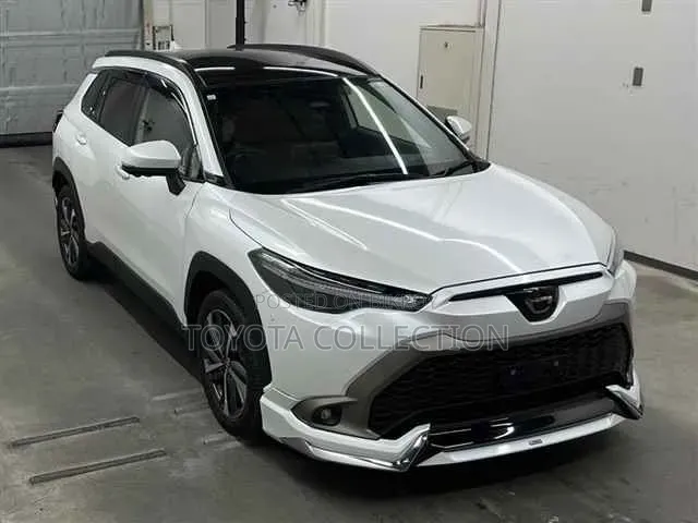 নতুন টয়োটা করোলা ক্রস ২০২৩ পার্ল