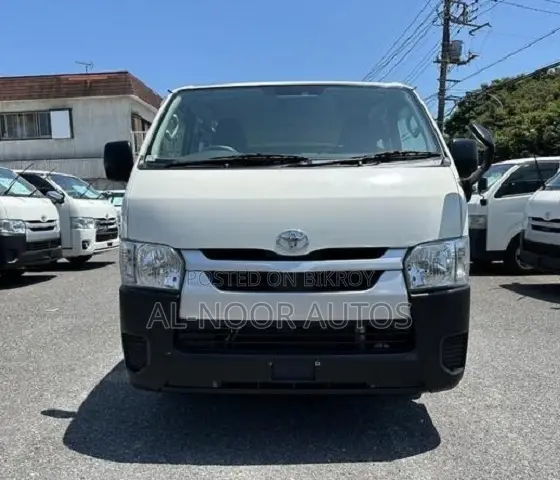 Toyota HiAce 2021 White