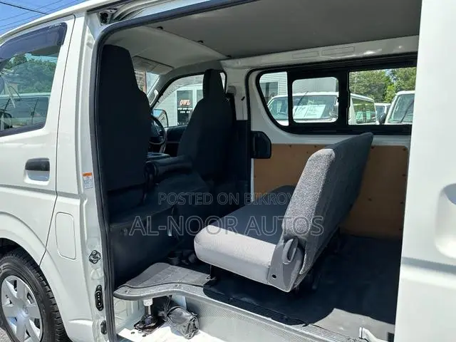 Toyota HiAce 2021 White