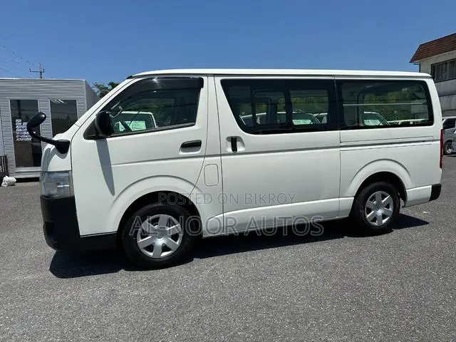 Toyota HiAce 2021 White