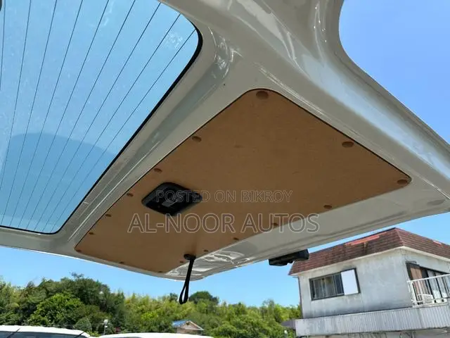 Toyota HiAce 2021 White