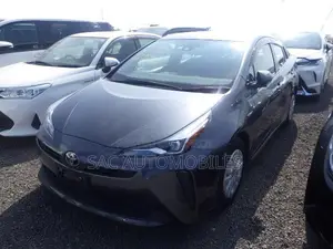 Toyota Prius L FWD 2020 Gray