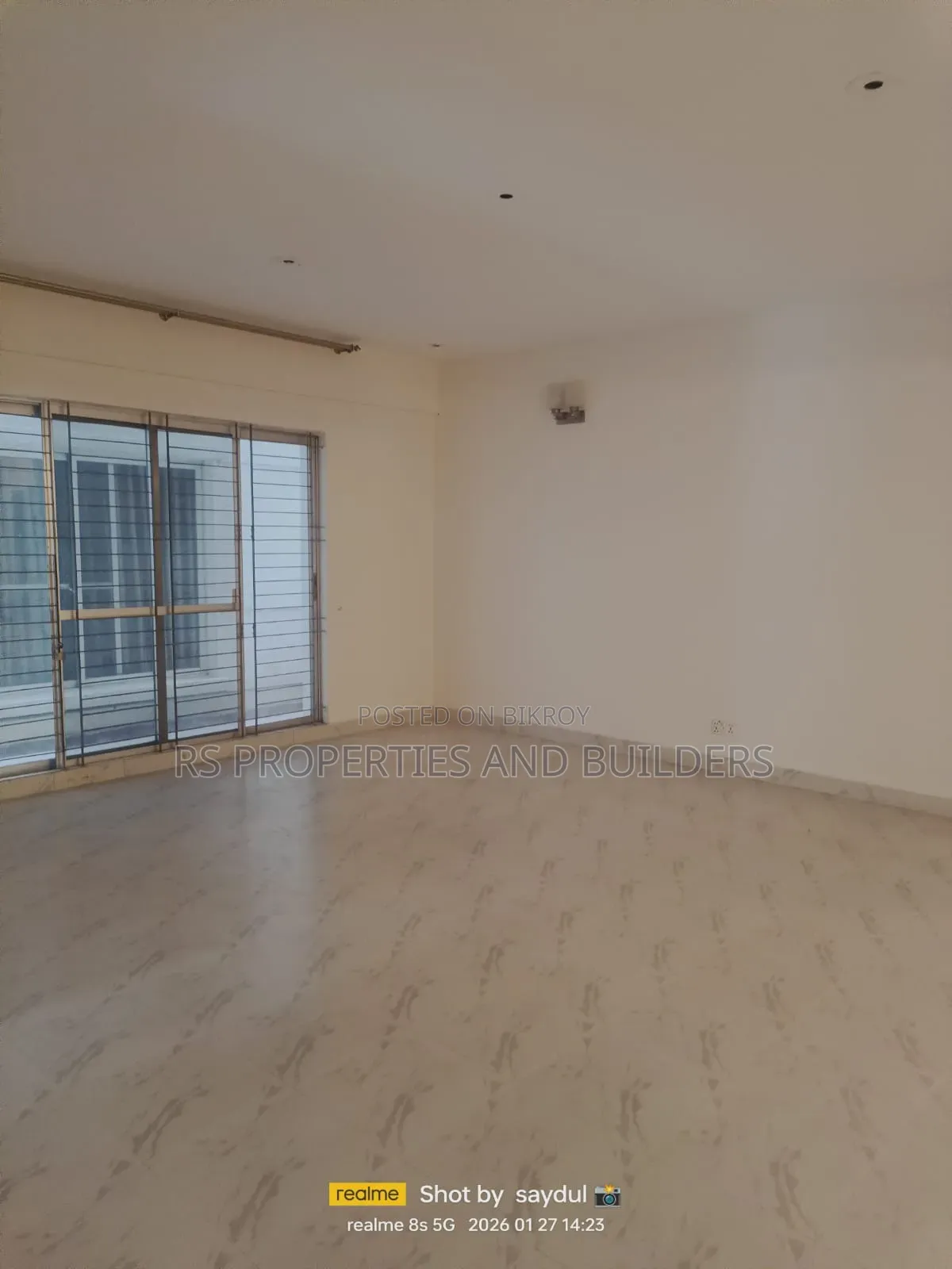 Furnished 3-bedroom Apartment in Bashundhara R/A, Basundhara for sale