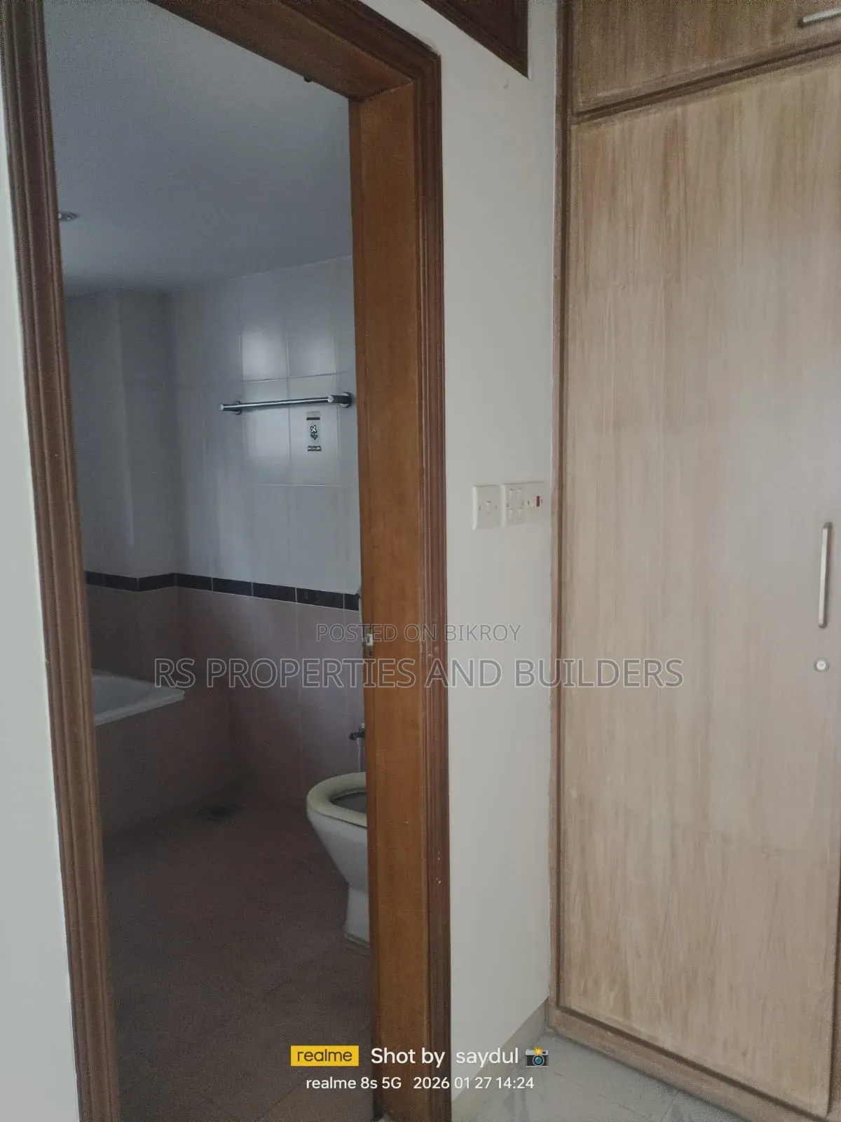 Furnished 3-bedroom Apartment in Bashundhara R/A, Basundhara for sale