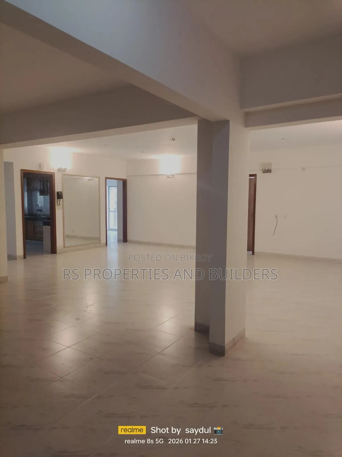 Furnished 3-bedroom Apartment in Bashundhara R/A, Basundhara for sale