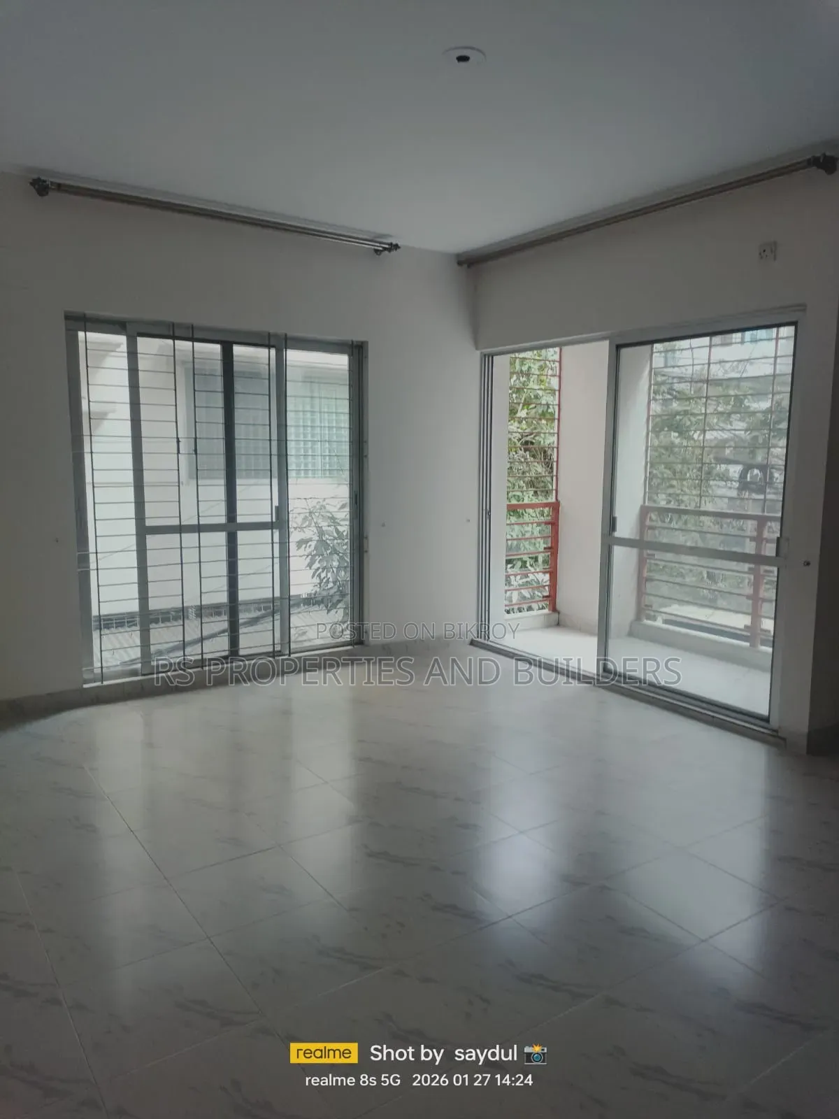 Furnished 3-bedroom Apartment in Bashundhara R/A, Basundhara for sale