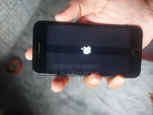 Apple iPhone SE (2020) 64 GB Black