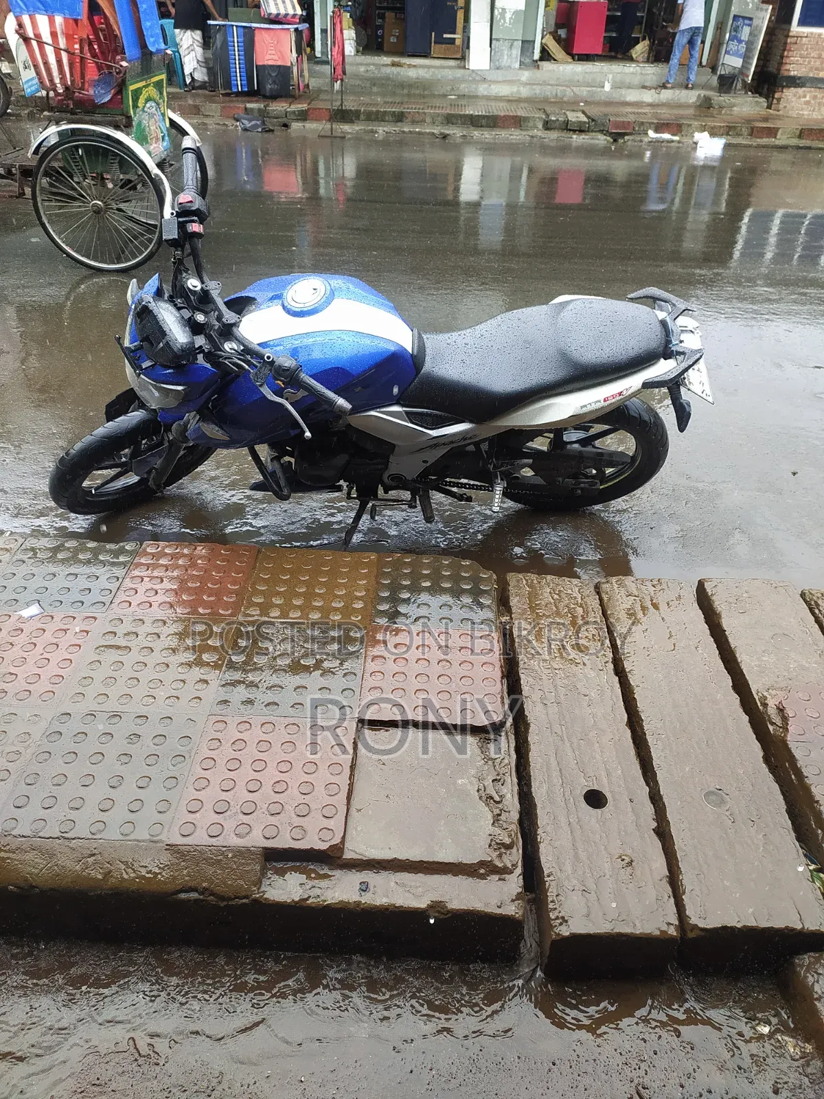 টিভিএস অ্যাপাচি ১৬০ ৪ভি ২০২০ নীল