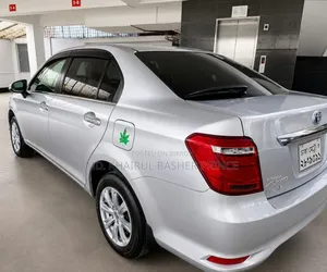 Toyota Axio 1.5 Hybrid 2WD 2015 Silver
