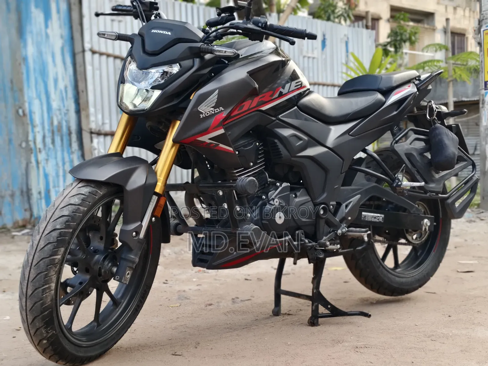 হোন্ডা হর্নেট ২০২৫ কালো