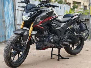 হোন্ডা হর্নেট ২০২৫ কালো