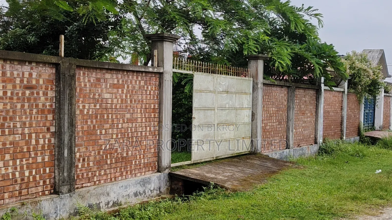 Low budget plot in Sector 28. South-facing 3 Katha.