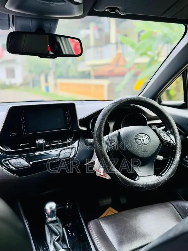 Toyota C-HR 2018 Maroon