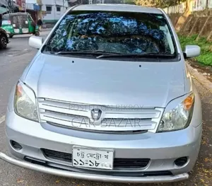 Toyota IST 2004 Silver