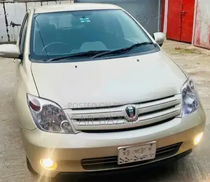 Toyota IST 2003 Gold