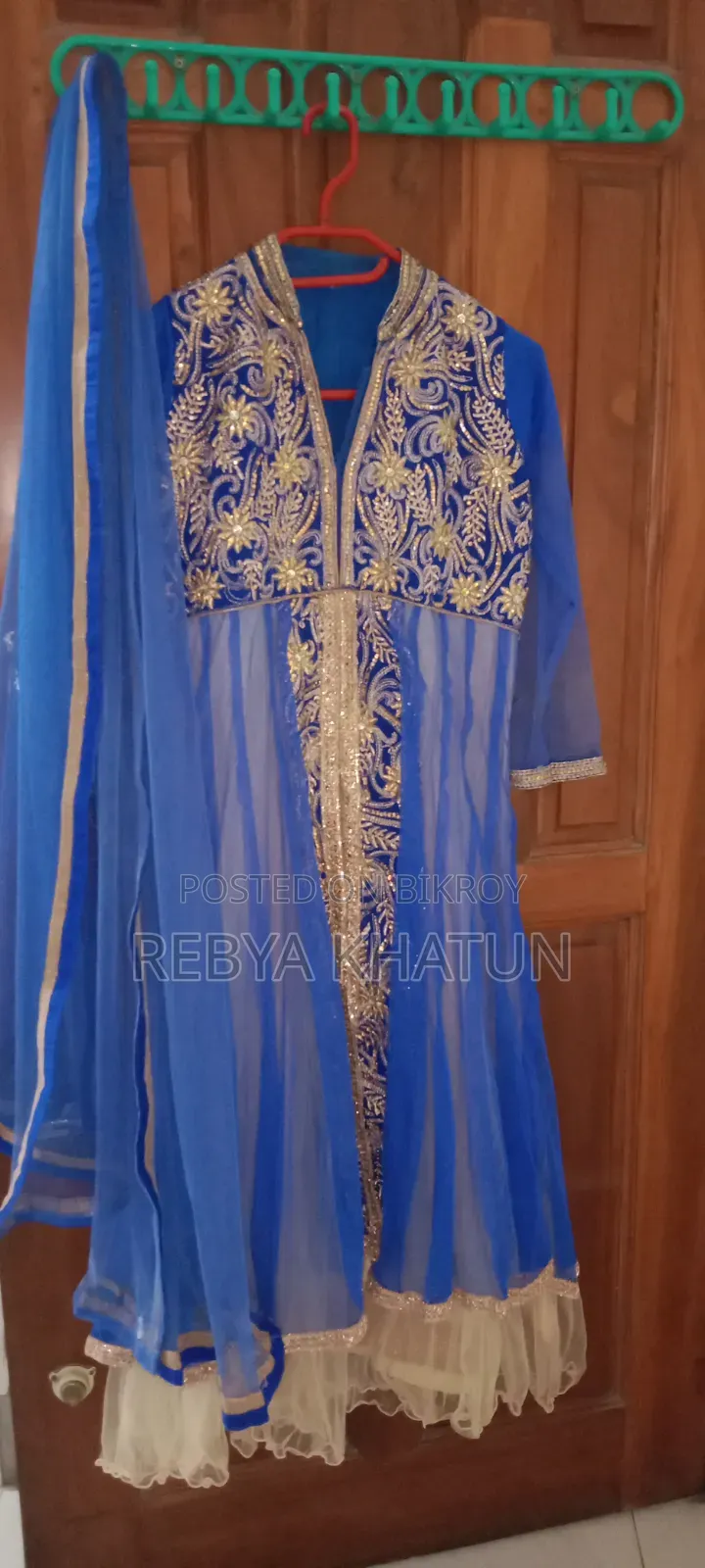 Beautiful, flawless, heavily embroidered dress. Looks as good as new