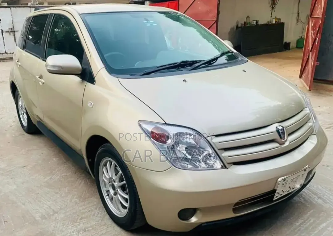 Toyota IST 2003 Gold