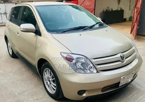 Toyota IST 2003 Gold
