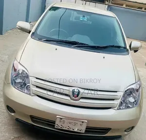 Toyota IST 2003 Gold