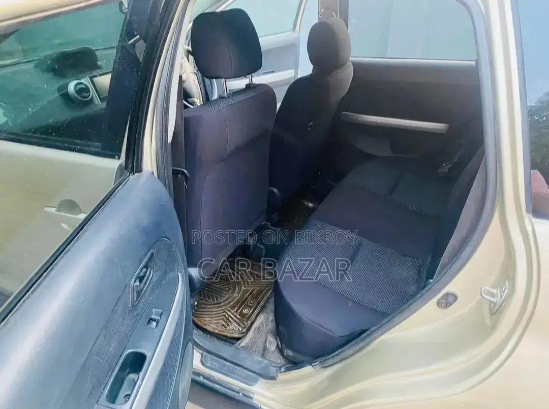 Toyota IST 2003 Gold