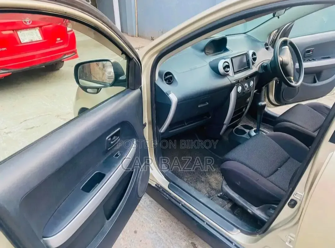 Toyota IST 2003 Gold
