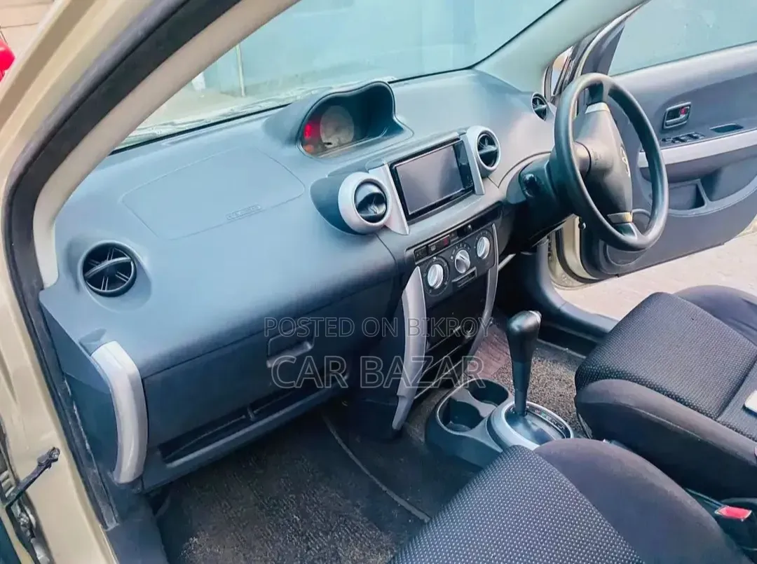 Toyota IST 2003 Gold