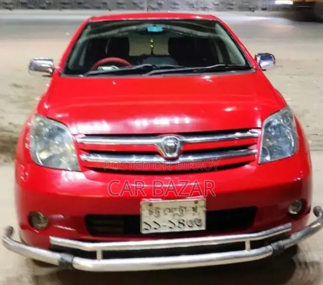 টয়োটা আইএসটি ২০০৫ লাল