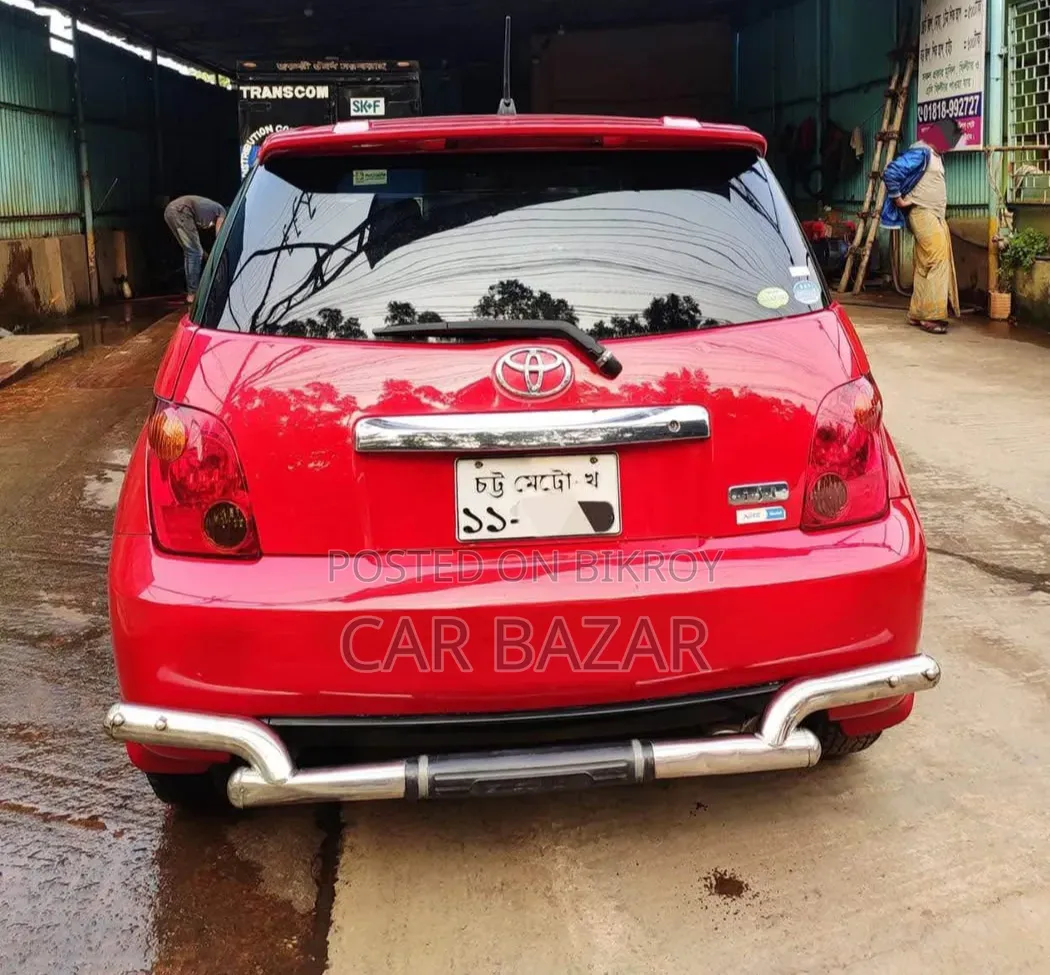 টয়োটা আইএসটি ২০০৫ লাল