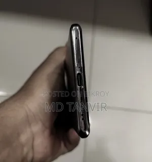 ভিভো ওয়াই৩০০ প্লাস ১২৮ জিবি ব্ল্যাক