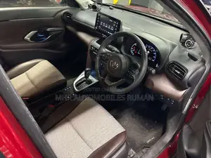 Toyota Yaris Cross 1.5 Hybrid FWD 2021 Red