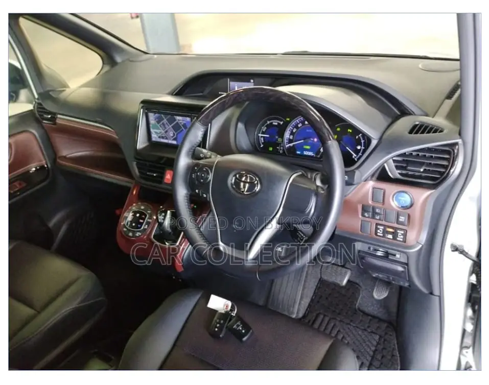 Toyota Esquire 2021 Silver