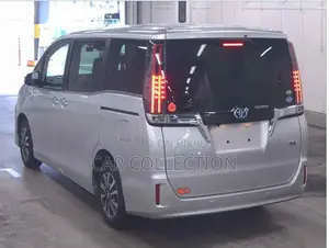 Toyota Esquire 2021 Silver