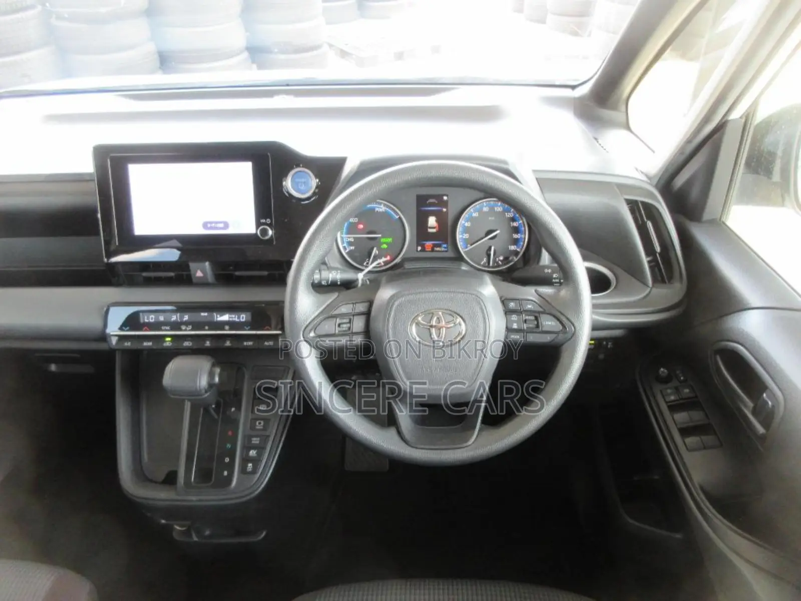 Toyota Noah 2022 Pearl