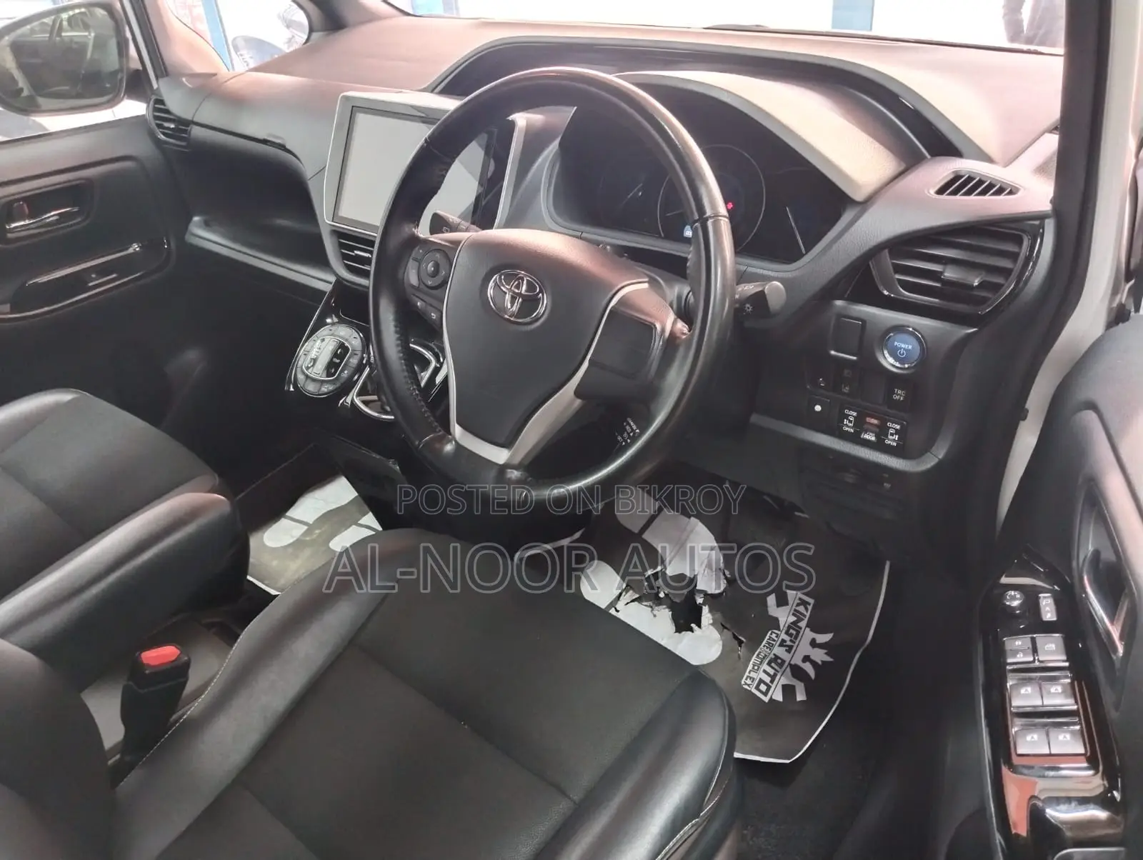 Toyota Noah 2021 Pearl
