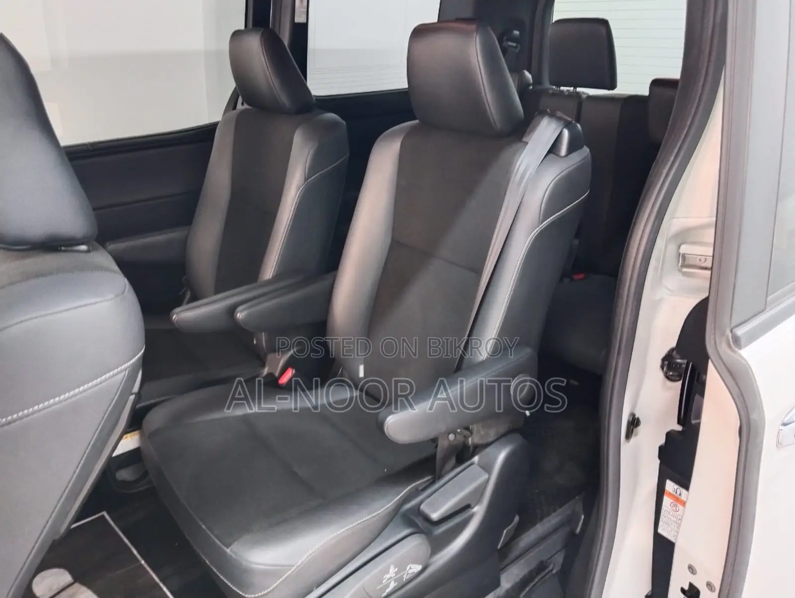 Toyota Noah 2021 Pearl