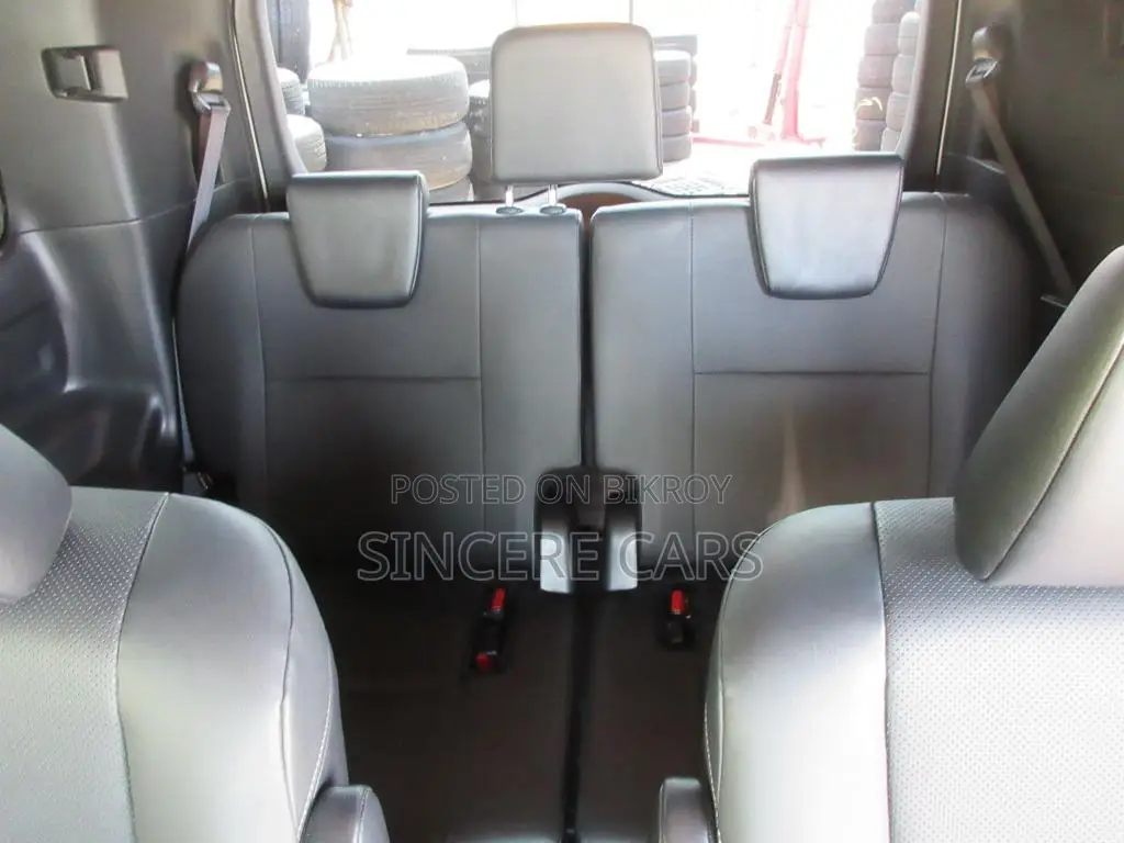 Toyota Esquire ২০২১ পার্ল