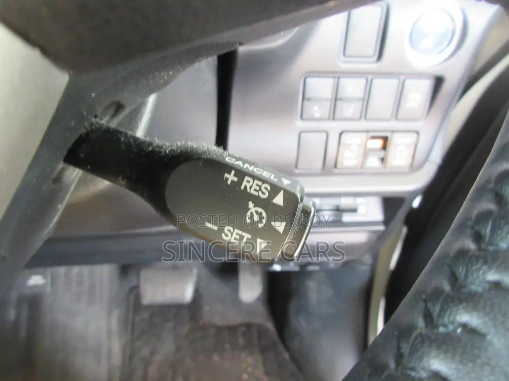 Toyota Esquire ২০২১ পার্ল