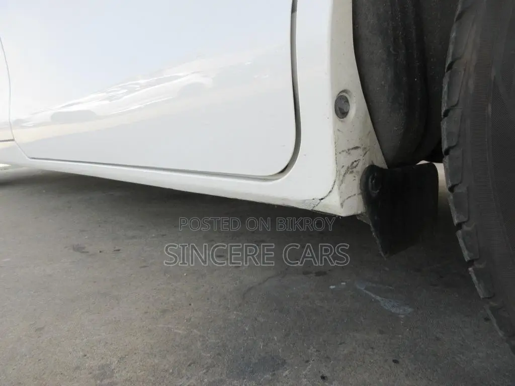 Toyota Esquire ২০২১ পার্ল