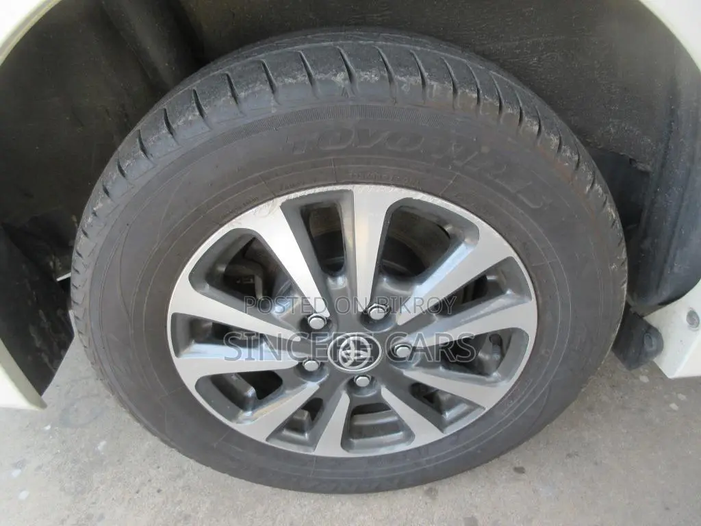 Toyota Esquire ২০২১ পার্ল